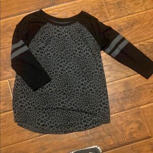 Arizona Jean Company Black and Gray Long Sleeve Tee